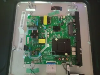 Placa base y altavoces seminuevos, con todo cables