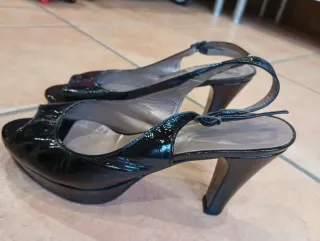 Sandalias de piel negras para mujer