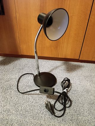 Lampada da tavolo flessibile nera metallo cromato