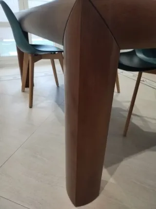 Mesa de comedor de madera maciza