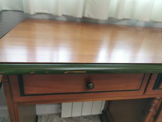 Escritorio clásico de madera