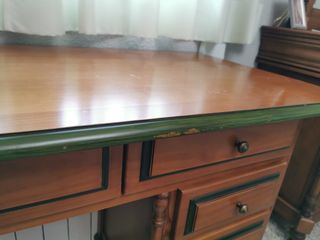 Escritorio clásico de madera