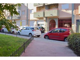 Local comercial en venta en Cervantes en Granada