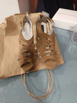 Sandalias tacón ante marrón JOYCA