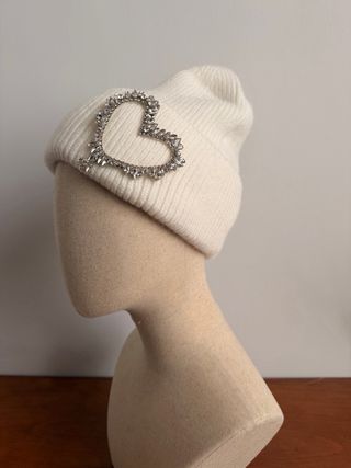 Cappello lana con cuore gioiello