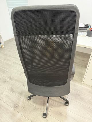 A estrenar Silla de oficina cómoda y resistente