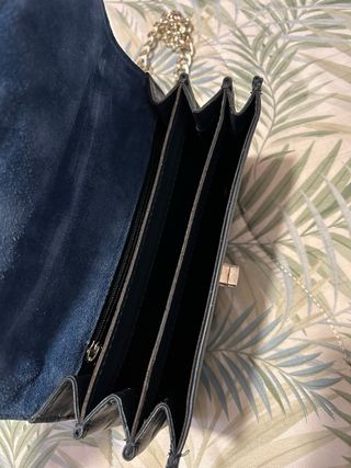 Borsetta similpelle blu con tracolla metallica