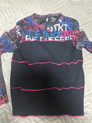 Camiseta Desigual niña roja y negra