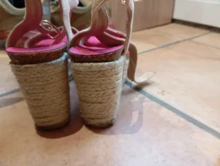 Alpargatas cuña mujer beige y rosa