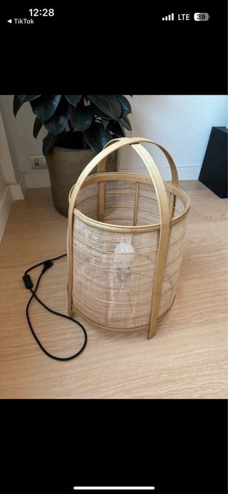 Preciosa Lámpara de pie Ratan - Decoración. Nueva