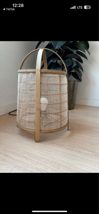 Preciosa Lámpara de pie Ratan - Decoración. Nueva