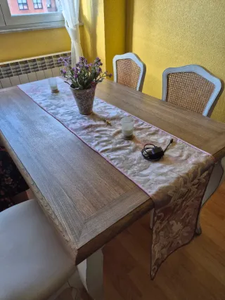 Mesa de comedor y 4 sillas