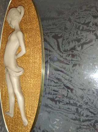 Quadro vintage con scultura in materia plastica