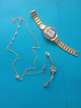 Conjunto de Joyas Doradas: Collar, Pulsera y Reloj