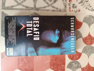 Total Recall VHS con Arnold Schwarzenegger