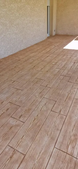 Suelo de hormigón impreso imitación madera