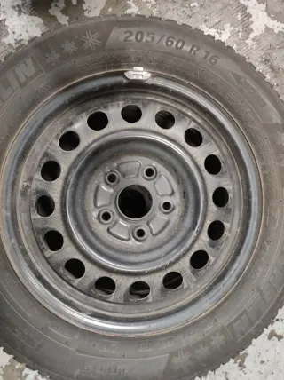 Michelin Alpin 205/60/16 con llanta