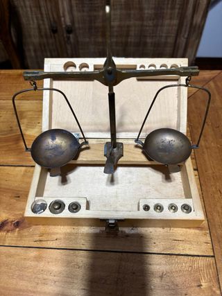 Bilancia di precisione per ricarica munizioni