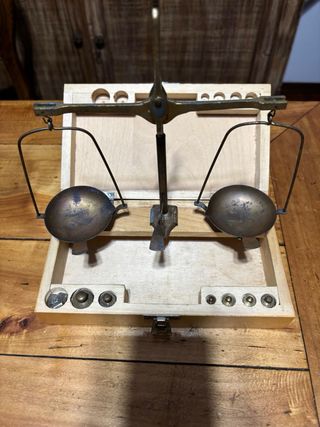 Bilancia di precisione per ricarica munizioni