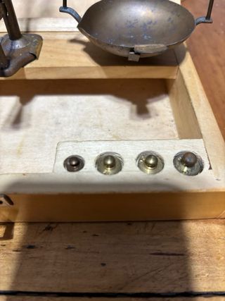 Bilancia di precisione per ricarica munizioni