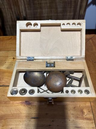 Bilancia di precisione per ricarica munizioni