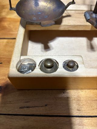 Bilancia di precisione per ricarica munizioni