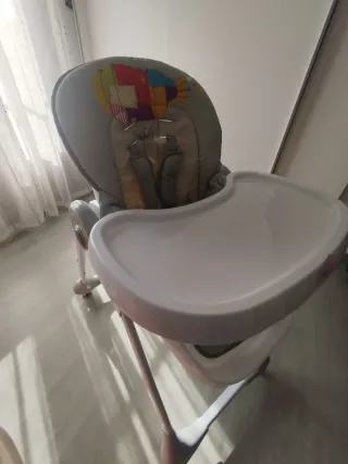 Silla de paseo para niños y trona.