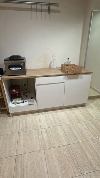 Mueble de cocina IKEA blanco y madera