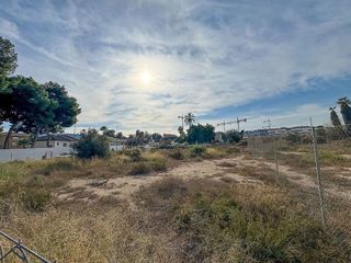 Terreno en venta en Vistahermosa en Alicante