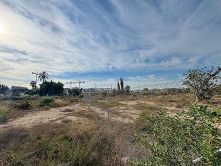Terreno en venta en Vistahermosa en Alicante
