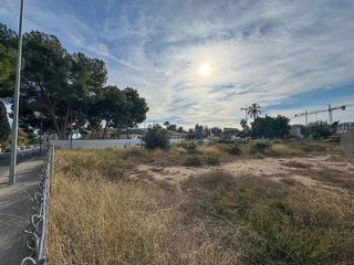 Terreno en venta en Vistahermosa en Alicante