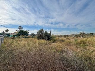 Terreno en venta en Vistahermosa en Alicante
