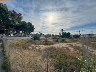 Terreno en venta en Vistahermosa en Alicante