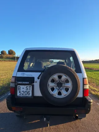 Toyota Land Cruiser 90