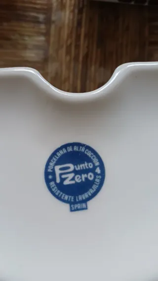 Juego vintage de tarros de cocina de porcelana.