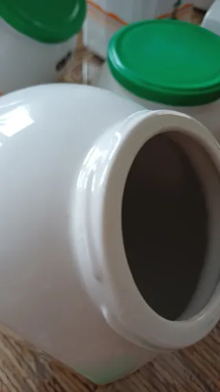 Juego vintage de tarros de cocina de porcelana.