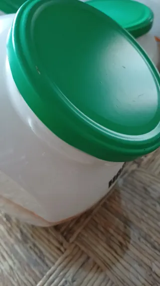 Juego vintage de tarros de cocina de porcelana.