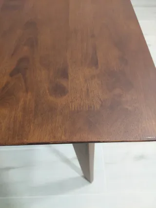 Mesa de comedor de madera