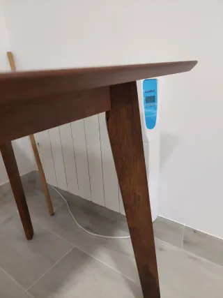 Mesa de comedor de madera