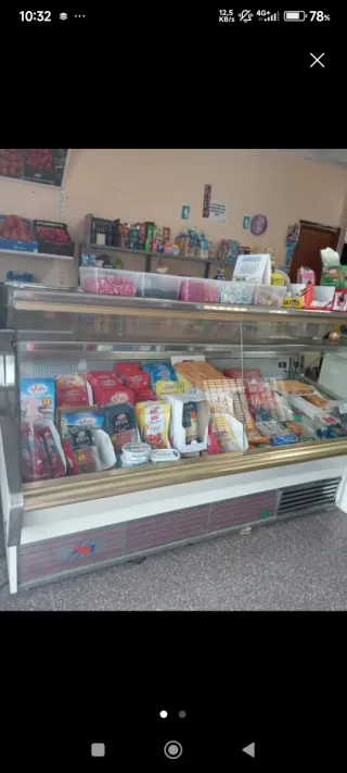 Vitrina charcutera refrigerada