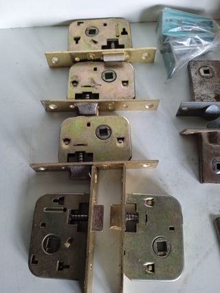 Picaportes y cuadradillos para puertas