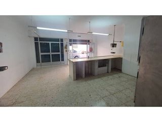 Local comercial en venta en Nueva Andalucía en Almería