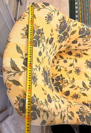 Silla y butaca de madera