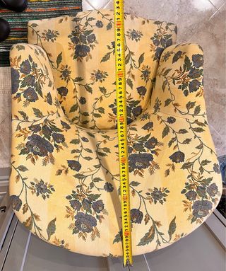 Silla y butaca de madera