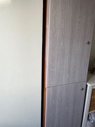 Armario pequeño de madera