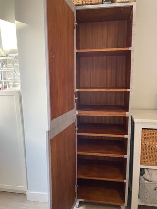 Armario pequeño de madera