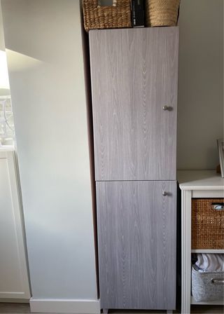 Armario pequeño de madera