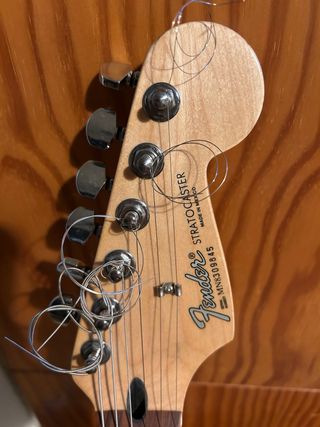 Guitarra Eléctrica Fender Stratocaster y estuche