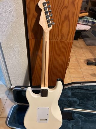 Guitarra Eléctrica Fender Stratocaster y estuche