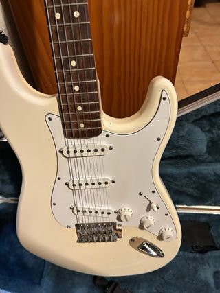 Guitarra Eléctrica Fender Stratocaster y estuche